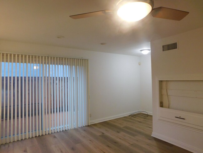 Building Photo - Spacious One Story 3-bedroom, 2-bathroom H...