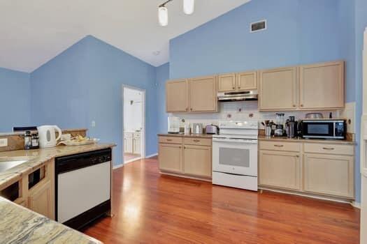 Building Photo - 1530 SW Escobar Ln
