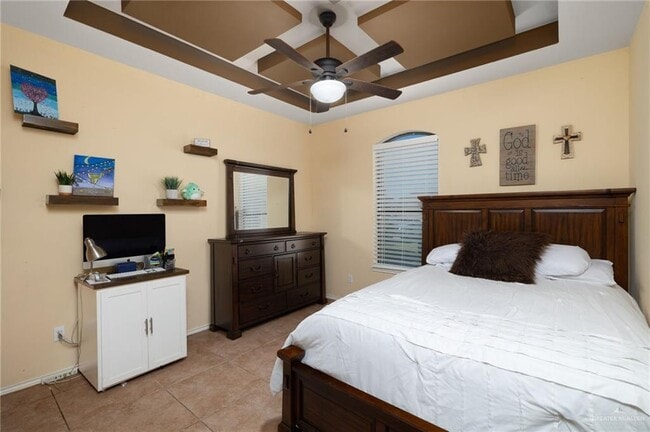 Building Photo - 12 Samaria St