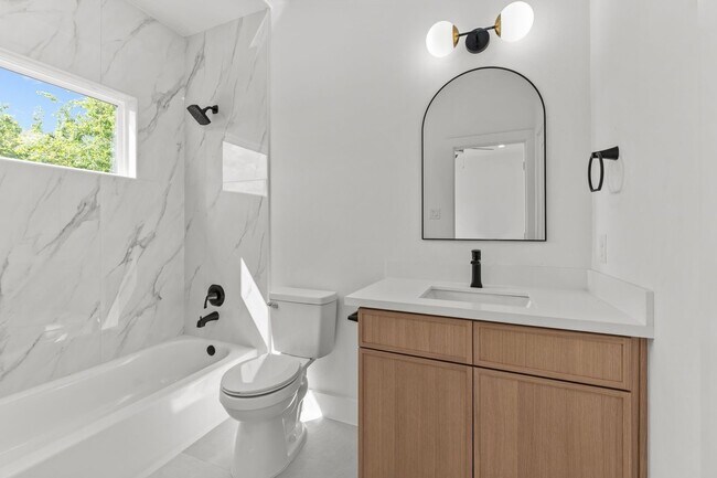 Building Photo - 3344 Sauer St