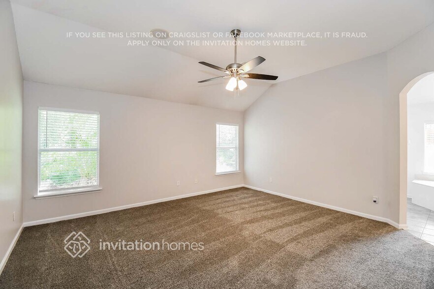 Building Photo - 420 Heather Park Ln