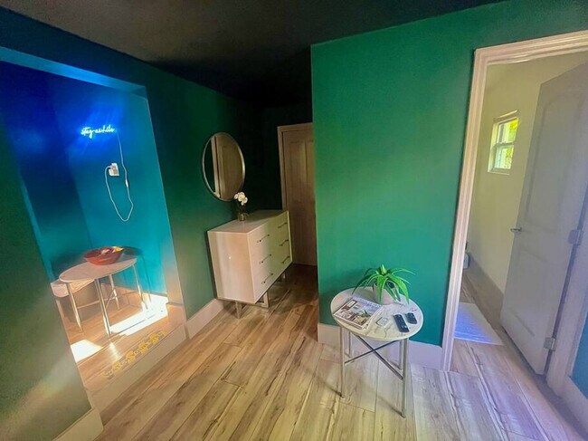 Building Photo - 625 NE 13th Ave