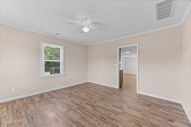 Building Photo - 2810 Oaks Rd