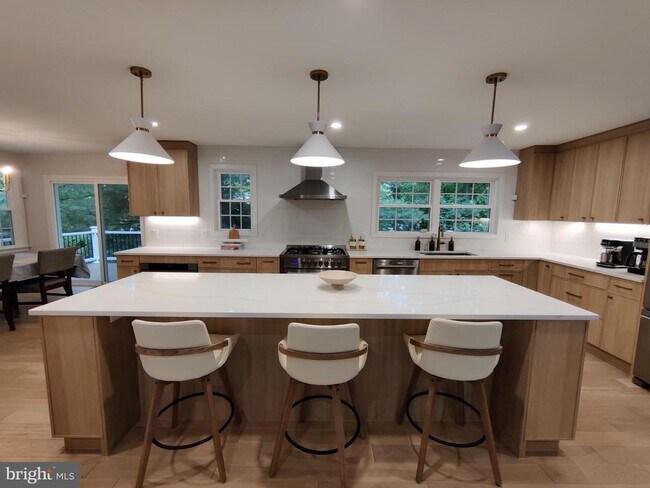 Building Photo - 9051 Laurel Hill Ct