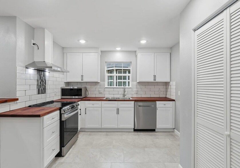 Building Photo - 1197 Chisolm Trail