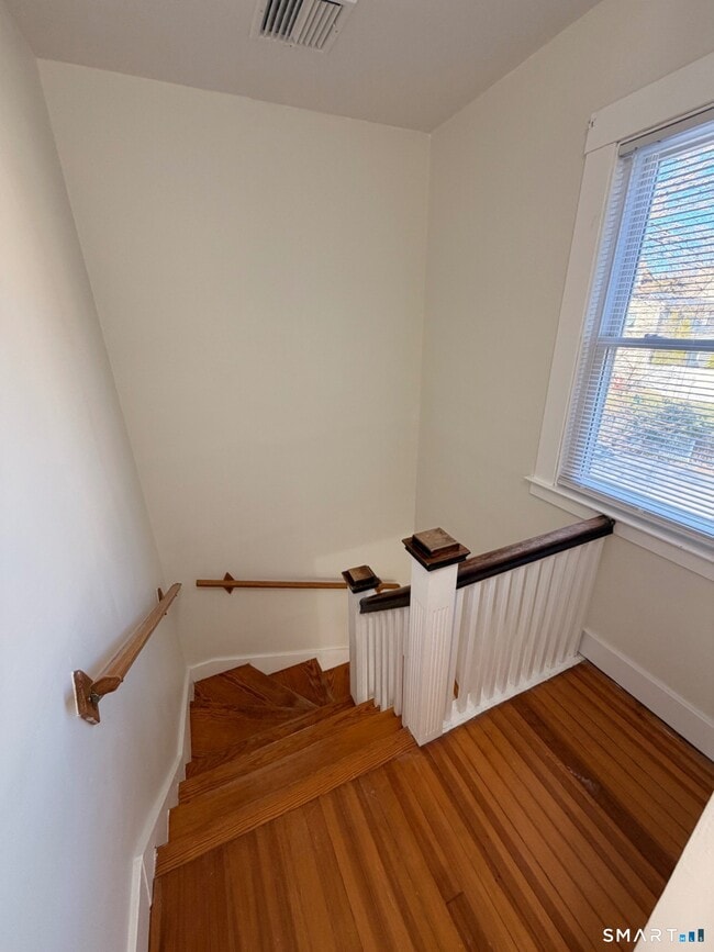 Building Photo - 10 Short St