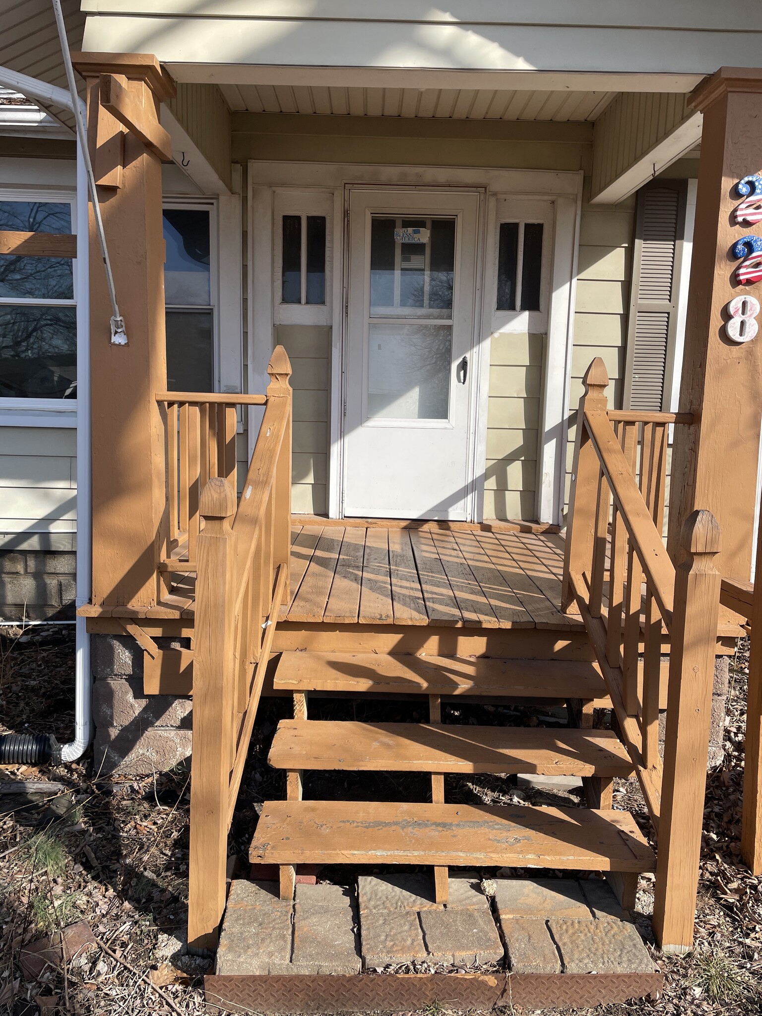 Building Photo - 228 Whitelaw Ave