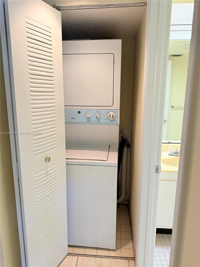 Building Photo - 12950 SW 4th Ct