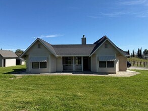 Building Photo - Unique 2 Bedroom Country Property Vacaville *Star Rentals