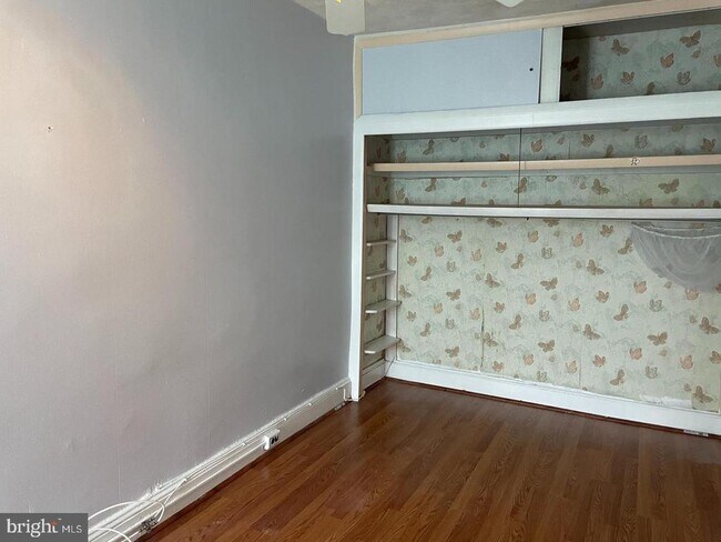 Building Photo - 2509 E Monmouth St