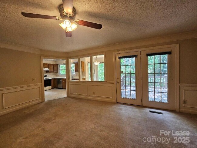 Building Photo - 4015 Brownes Ferry Rd