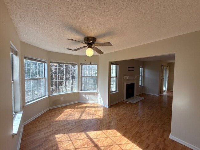 Building Photo - T.R. Lawing Realty Property