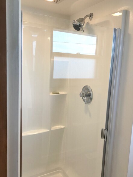 Master bath - 12815 NE Fremont St