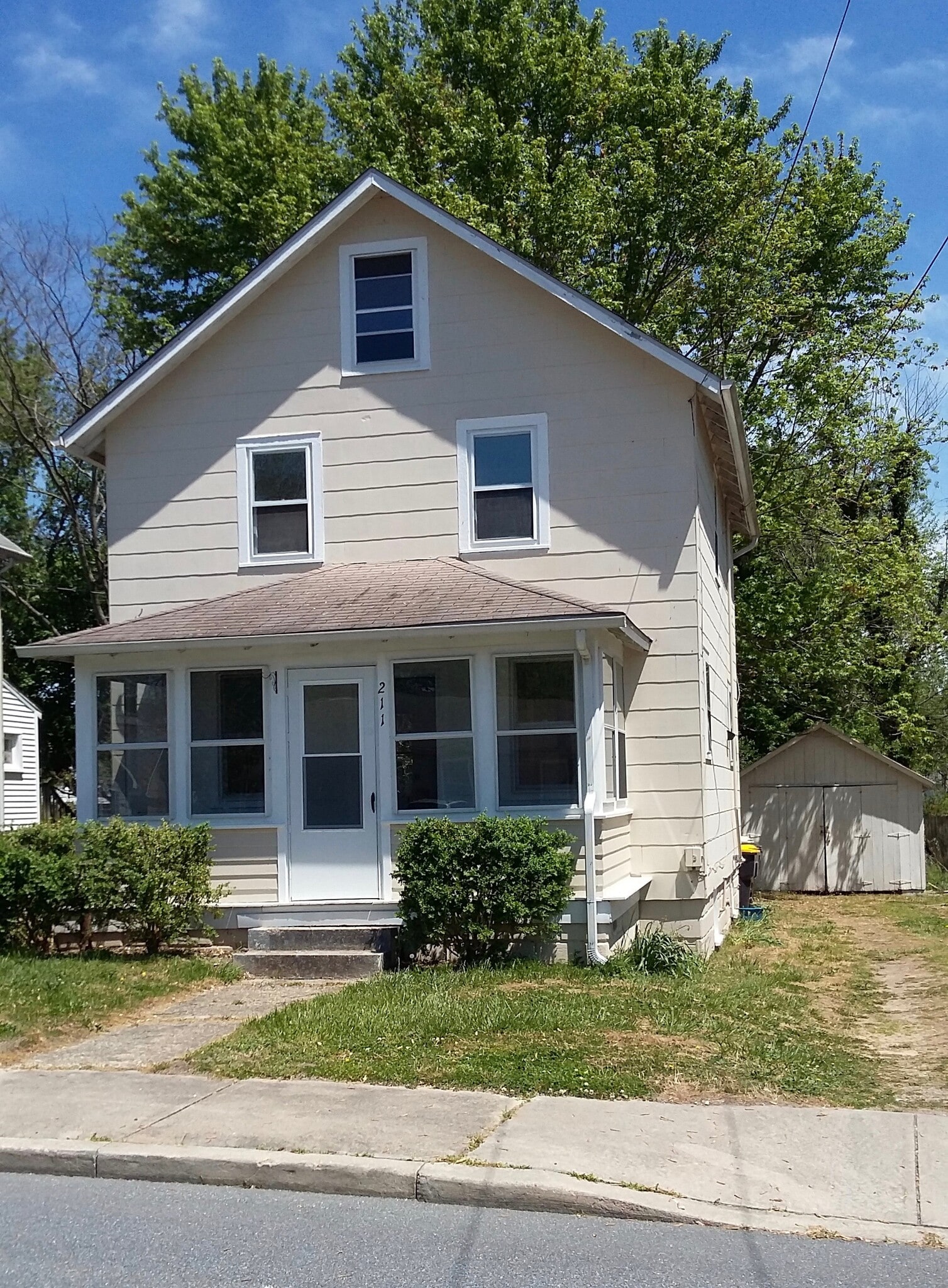3BR 1 BA, single car garage, newly renovated house near downtown Milford, DE. - 211 N Washington St