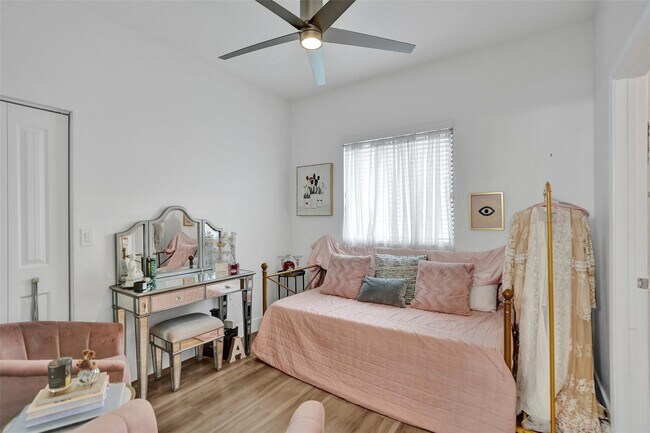 Building Photo - 4234 N Dixie Hwy