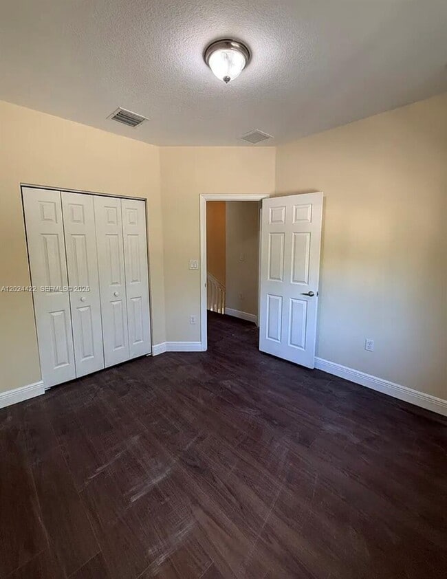 Building Photo - 6542 Hidden Cove Dr