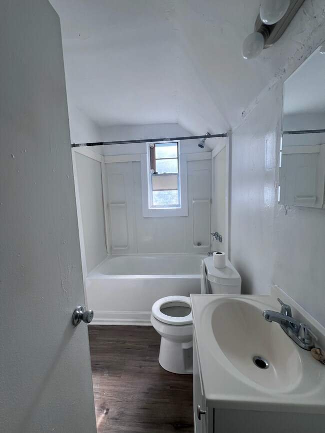Building Photo - 232 Chelsea St