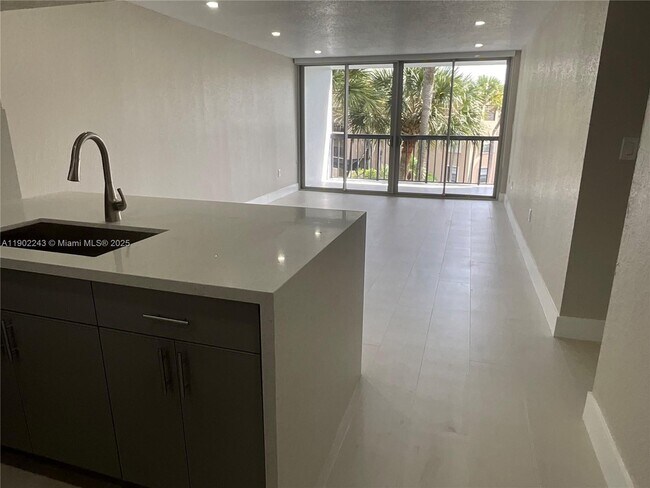 Building Photo - 10825 SW 112th Ave