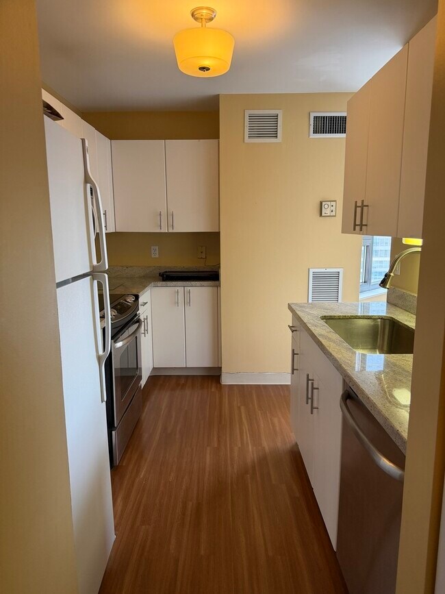 Building Photo - 401 E Ontario St