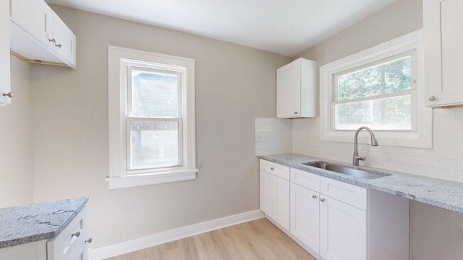 Building Photo - South Euclid Beauty - 3 bedroom Single Fam...