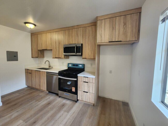 Building Photo - 914 Felspar St