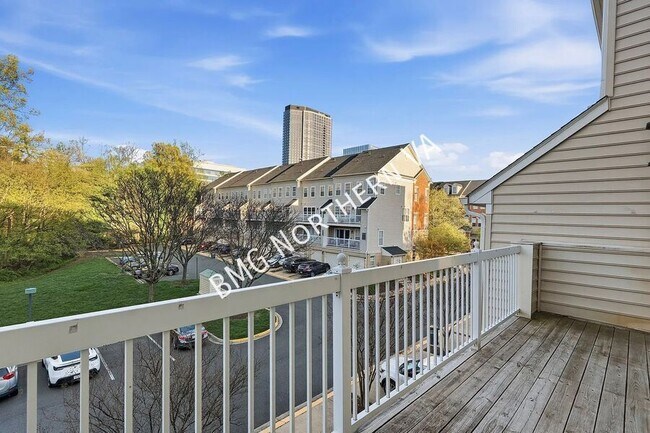 Building Photo - 1881 Crescent Park Dr