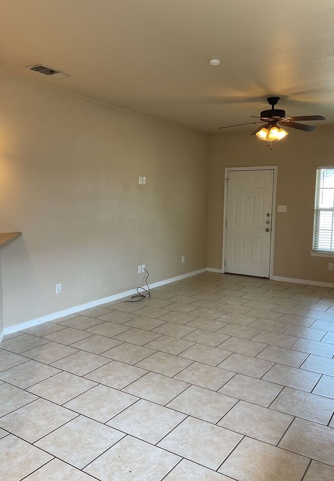 Building Photo - 4610 Cambridge Dr