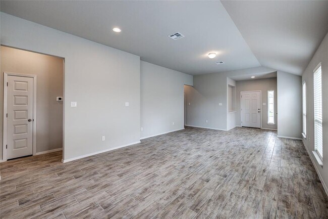 Building Photo - 120 Lyndon Dr