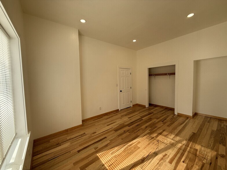 Building Photo - 1921 Harmon St