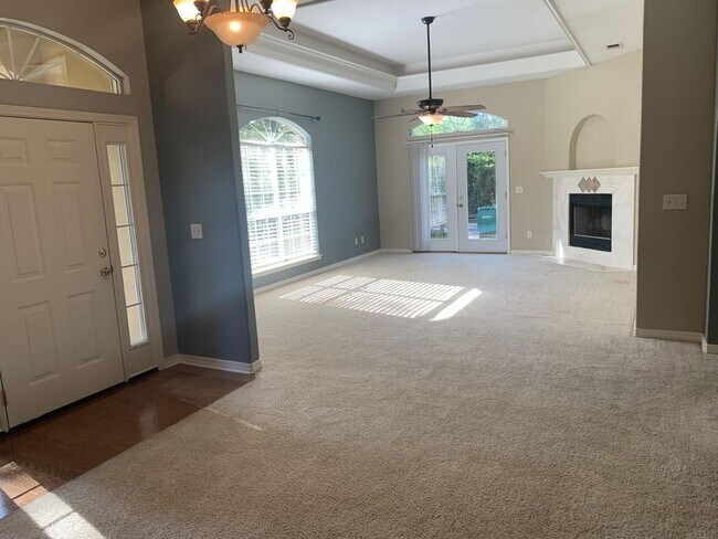 Building Photo - "Spacious 4-Bedroom Gem with 2 Full Baths ...