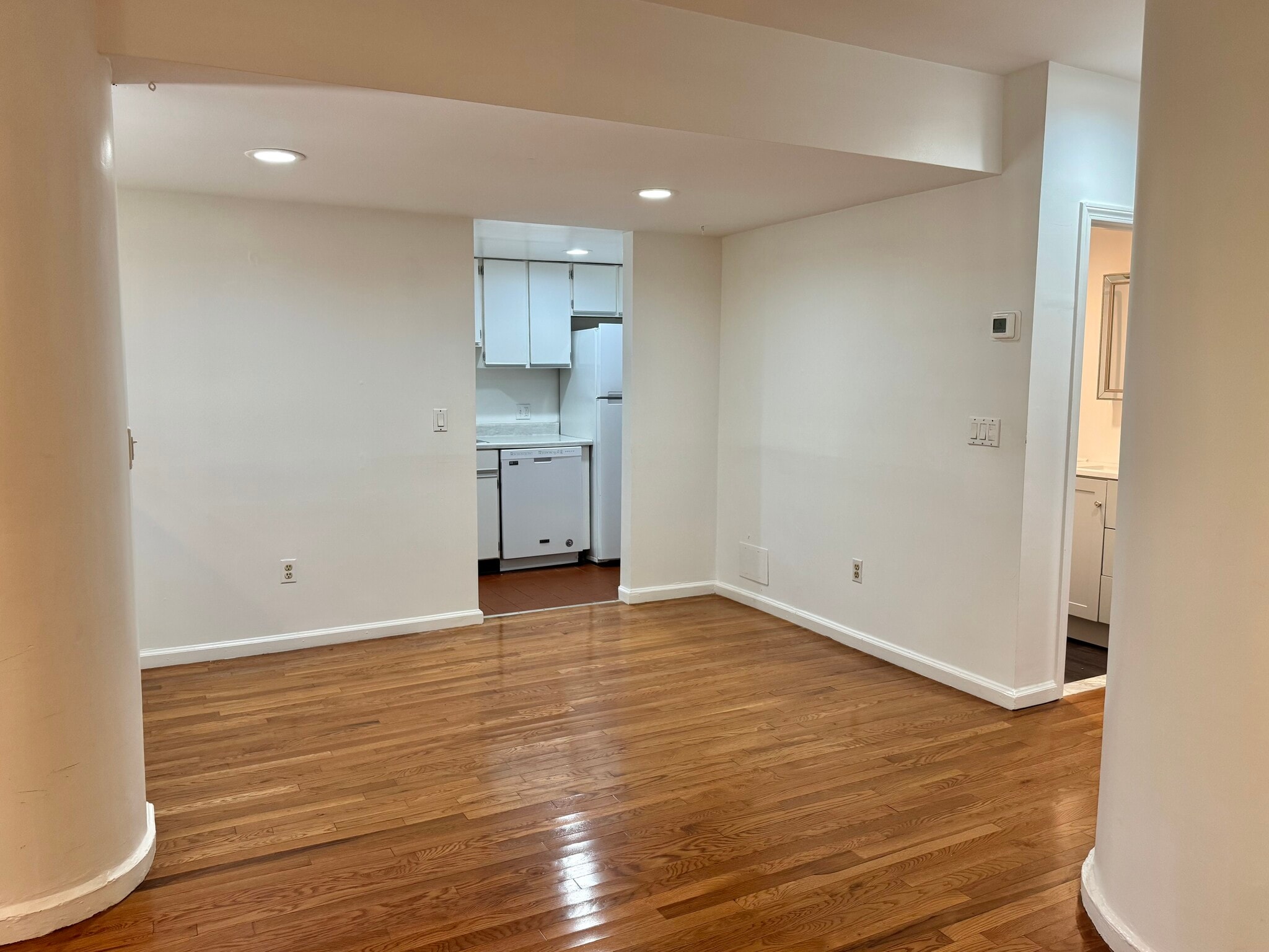 Building Photo - 390 Riverway