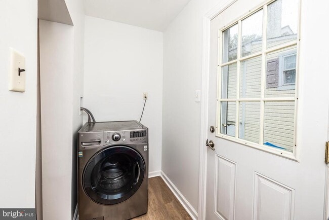 Building Photo - 405 Edgewood Ave