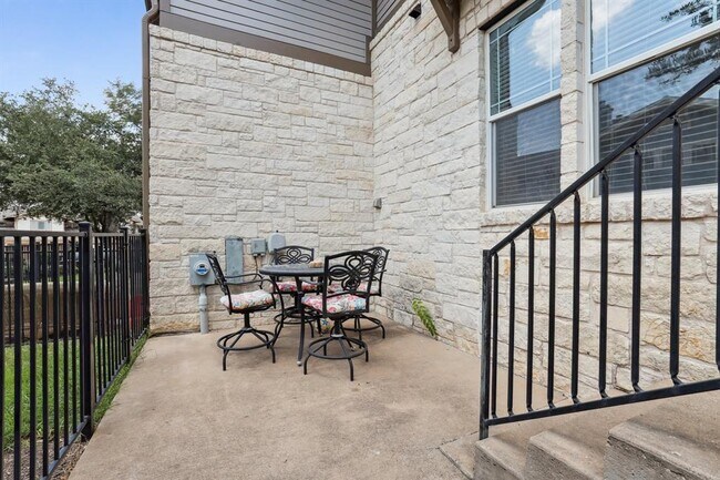 Building Photo - 2930 Grand Oaks Loop