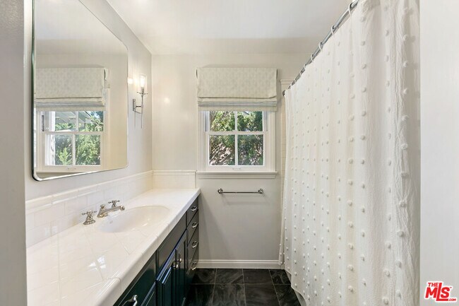 Building Photo - 3644 Goodland Ave