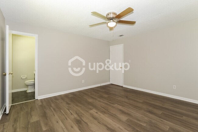 Building Photo - Fantastic 3bd/1.5ba home! Coming soon!