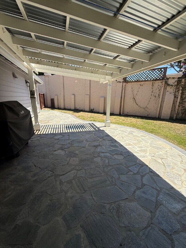 Building Photo - Beautiful 3-Bedroom 2 bathroom in the Heart of Pleasanton!