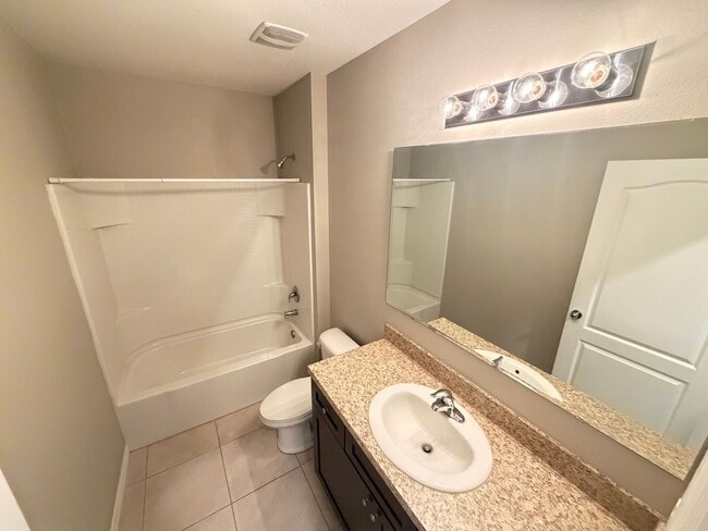 Building Photo - Fantastic 4 Bedroom, 2 Bathroom Home in New Smyrna Beach!!