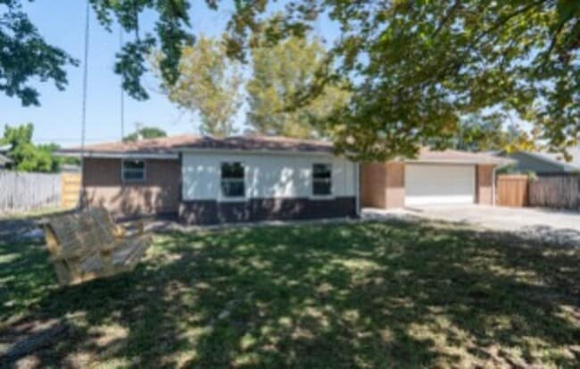 Building Photo - 712 Elise Ln