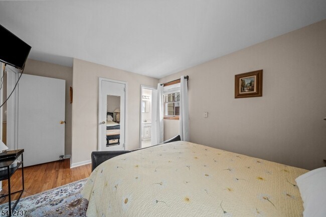 Building Photo - 784 Cherry St