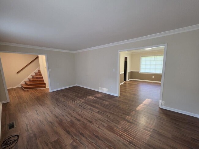 Building Photo - 212 Stratford Dr