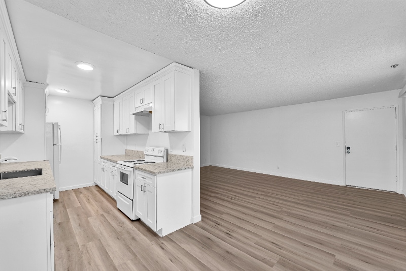 Building Photo - 1009 N Edinburgh Ave