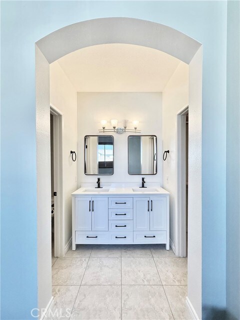 Building Photo - 30902 Club House Dr