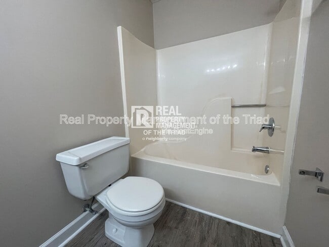 Building Photo - 4005 Sassafras Ct