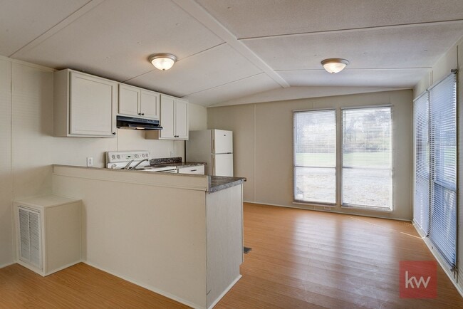 Building Photo - 102 Claude Simmons Rd