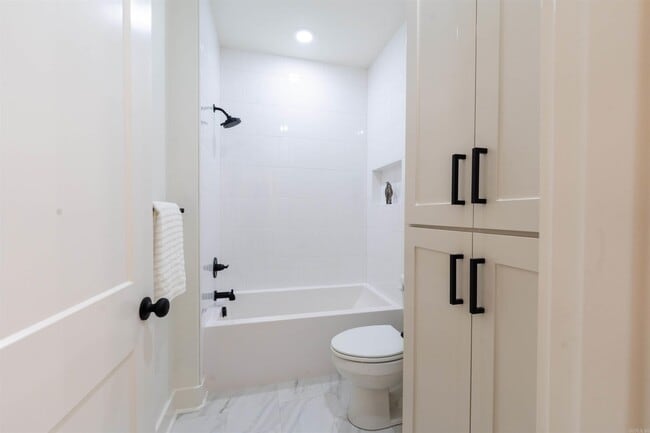 Building Photo - 141 Ridgeview Trl