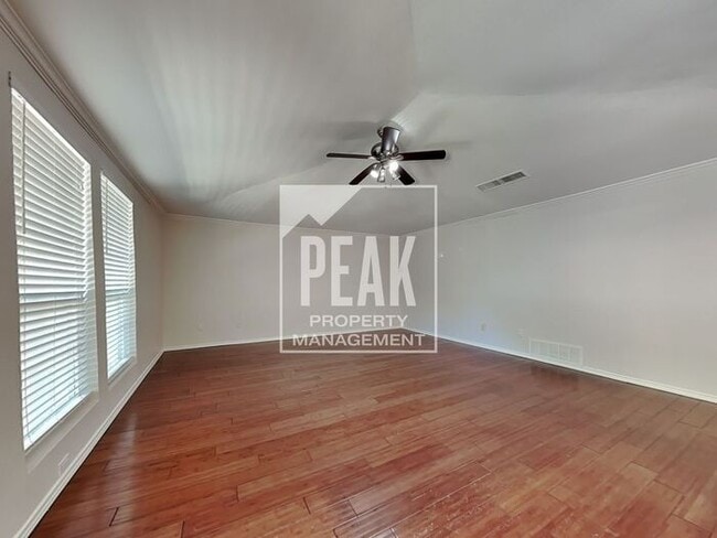 Building Photo - $2,575! Beautiful 3 Bed, 2 Bath home in Desirable Plano! Coming soon!