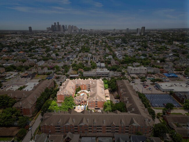 Building Photo - 2111 Welch St