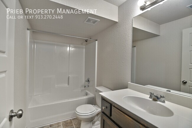 Building Photo - Reserve Townhome - Available May 15th