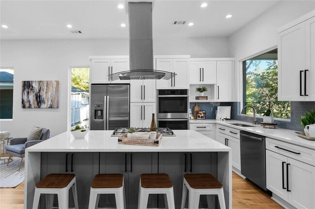 Building Photo - 147 Hutchinson St NE