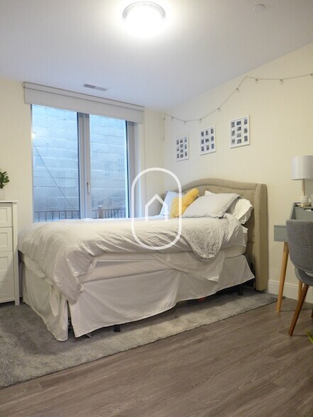 Building Photo - 34 Cunard St